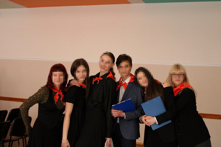 &quot;Ностальгия за совком&quot;. Киевские школьники &quot;засветились&quot; в пионерской форме: разгорается скандал